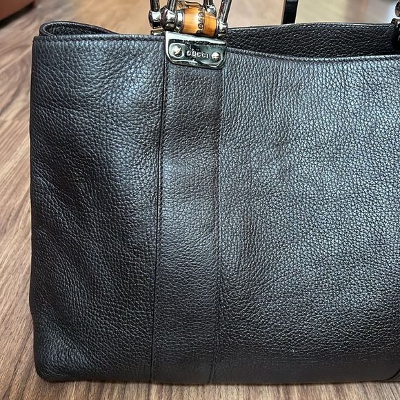 A143 - 💯 % authentic Gucci shoulder bag - Picture 5 of 16